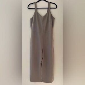 ✨NWT✨ Everlane olive light green v-neck sleeveless jumpsuit with pockets